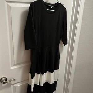 3/4 sleeve black and white knit dress